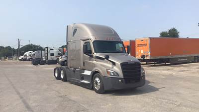 Freightliner Cascadia - 72" Raised Roof Double Bunk Sleeper, Detroit, Automatic, Optimized Idle