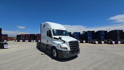 Freightliner Cascadia - 72" Raised Roof Double Bunk Sleeper, Detroit, Automatic, Battery Powered HVAC with Optimized Idle