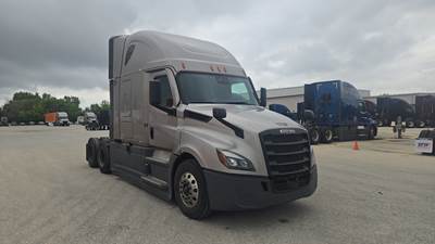 Freightliner Cascadia - 72" Raised Roof Double Bunk Sleeper, Detroit, Automatic, Optimized Idle