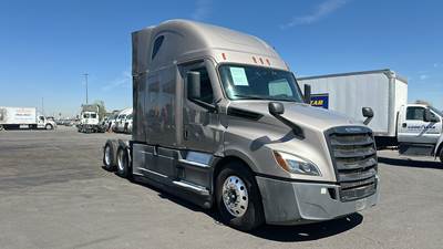 Freightliner Cascadia - 72" Raised Roof Double Bunk Sleeper, Detroit, Automatic, Battery Powered HVAC with Optimized Idle