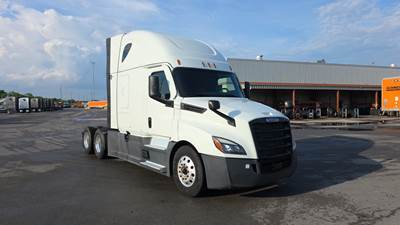 Freightliner Cascadia - 72" Raised Roof Double Bunk Sleeper, Detroit, Automatic, Battery Powered HVAC with Optimized Idle