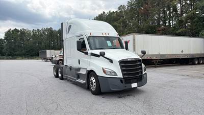Freightliner Cascadia - 72" Raised Roof Double Bunk Sleeper, Detroit, Automatic, Battery Powered HVAC with Optimized Idle