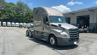 Freightliner Cascadia - 72" Raised Roof Double Bunk Sleeper, Detroit, Automatic, Battery Powered HVAC with Optimized Idle