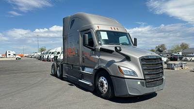 Freightliner Cascadia - 72" Raised Roof Double Bunk Sleeper, Detroit, Automatic, Battery Powered HVAC with Optimized Idle