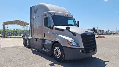 Freightliner Cascadia - 72" Raised Roof Double Bunk Sleeper, Detroit, Automatic, Battery Powered HVAC with Optimized Idle