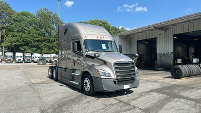 Freightliner Cascadia - 72" Raised Roof Double Bunk Sleeper, Detroit, Automatic, Battery Powered HVAC with Optimized Idle