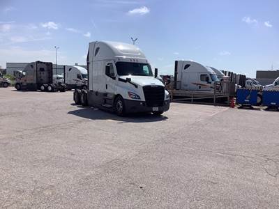 Freightliner Cascadia - 72" Raised Roof Double Bunk Sleeper, Detroit, Automatic, Battery Powered HVAC with Optimized Idle