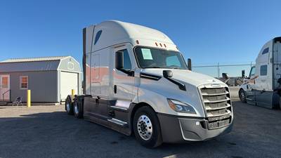Freightliner Cascadia - 72" Raised Roof Double Bunk Sleeper, Detroit, Automatic, Optimized Idle