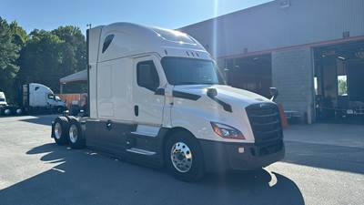 Freightliner Cascadia - 72" Raised Roof Double Bunk Sleeper, Detroit, Automatic, Battery Powered HVAC with Optimized Idle