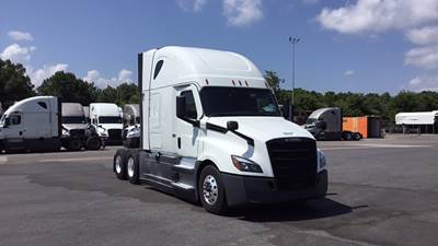 Freightliner Cascadia - 72" Raised Roof Double Bunk Sleeper, Detroit, Automatic, Battery Powered HVAC with Optimized Idle