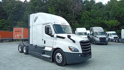 Freightliner Cascadia - 72" Raised Roof Double Bunk Sleeper, Detroit, Automatic, Battery Powered HVAC with Optimized Idle