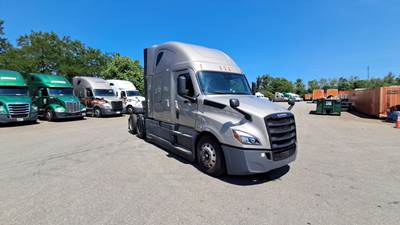 Freightliner Cascadia - 72" Raised Roof Double Bunk Sleeper, Detroit, Automatic, Battery Powered HVAC with Optimized Idle