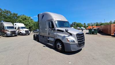 Freightliner Cascadia - 72" Raised Roof Double Bunk Sleeper, Detroit, Automatic, Battery Powered HVAC with Optimized Idle