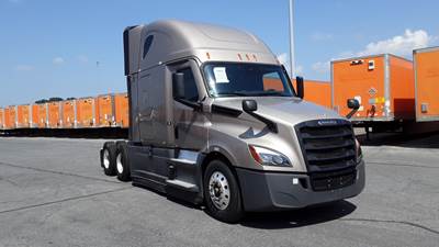 Freightliner Cascadia - 72" Raised Roof Double Bunk Sleeper, Detroit, Automatic, Optimized Idle