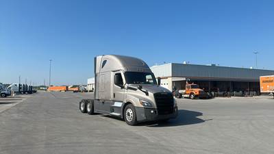 Freightliner Cascadia - 72" Raised Roof Double Bunk Sleeper, Detroit, Automatic, Battery Powered HVAC with Optimized Idle