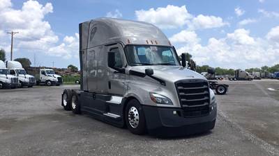 Freightliner Cascadia - 72" Raised Roof Double Bunk Sleeper, Detroit, Automatic, Battery Powered HVAC with Optimized Idle