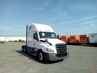 Freightliner Cascadia - 72" Raised Roof Double Bunk Sleeper, Detroit, Automatic, Battery Powered HVAC with Optimized Idle