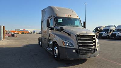 Freightliner Cascadia - 72" Raised Roof Double Bunk Sleeper, Detroit, Automatic, Battery Powered HVAC with Optimized Idle