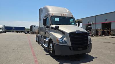 Freightliner Cascadia - 72" Raised Roof Double Bunk Sleeper, Detroit, Automatic, Battery Powered HVAC with Optimized Idle