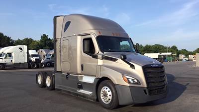 Freightliner Cascadia - 72" Raised Roof Double Bunk Sleeper, Detroit, Automatic, Optimized Idle