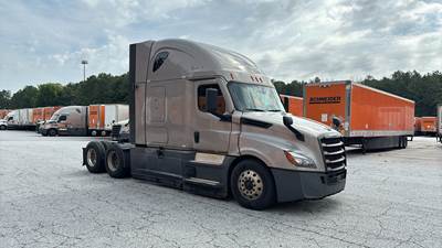 Freightliner Cascadia - 72" Raised Roof Double Bunk Sleeper, Detroit, Automatic, Battery Powered HVAC with Optimized Idle