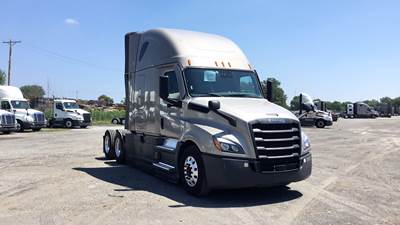 Freightliner Cascadia - 72" Raised Roof Double Bunk Sleeper, Detroit, Automatic, Optimized Idle