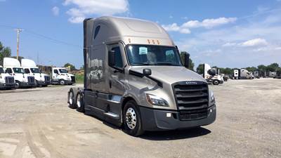 Freightliner Cascadia - 72" Raised Roof Double Bunk Sleeper, Detroit, Automatic, Optimized Idle