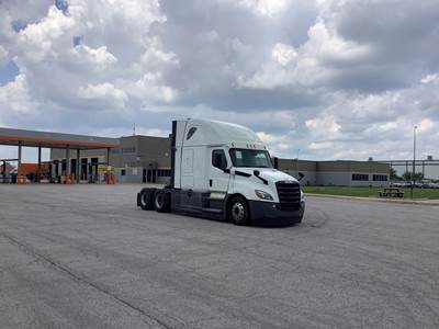 Freightliner Cascadia - 72" Raised Roof Double Bunk Sleeper, Detroit, Automatic, Battery Powered HVAC with Optimized Idle