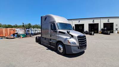 Freightliner Cascadia - 72" Raised Roof Double Bunk Sleeper, Detroit, Automatic, Battery Powered HVAC with Optimized Idle