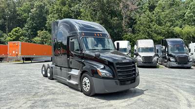Freightliner Cascadia - 72" Raised Roof Double Bunk Sleeper, Detroit, Automatic, Battery Powered HVAC with Optimized Idle