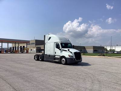 Freightliner Cascadia - 72" Raised Roof Double Bunk Sleeper, Detroit, Automatic, Battery Powered HVAC with Optimized Idle
