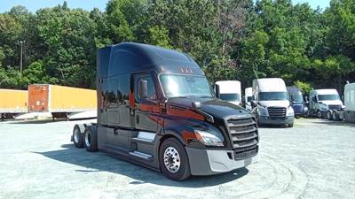 Freightliner Cascadia - 72" Raised Roof Double Bunk Sleeper, Detroit, Automatic, Battery Powered HVAC with Optimized Idle