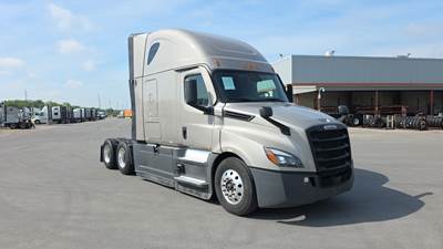 Freightliner Cascadia - 72" Raised Roof Double Bunk Sleeper, Detroit, Automatic, Optimized Idle