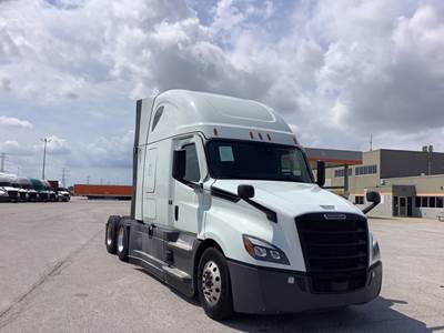 Freightliner Cascadia - 72" Raised Roof Double Bunk Sleeper, Detroit, Automatic, Battery Powered HVAC with Optimized Idle