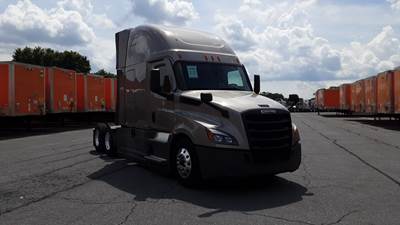 Freightliner Cascadia - 72" Raised Roof Double Bunk Sleeper, Detroit, Automatic, Battery Powered HVAC with Optimized Idle