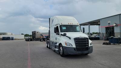 Freightliner Cascadia - 72" Raised Roof Double Bunk Sleeper, Detroit, Automatic, Battery Powered HVAC with Optimized Idle