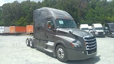 Freightliner Cascadia - 72" Raised Roof Double Bunk Sleeper w/ Lounge, Detroit, Automatic, Battery Powered HVAC with Optimized Idle