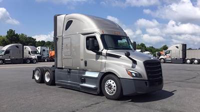 Freightliner Cascadia - 72" Raised Roof Double Bunk Sleeper, Detroit, Automatic, Optimized Idle