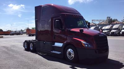 Freightliner Cascadia - 72" Raised Roof Double Bunk Sleeper, Detroit, Automatic, Battery Powered HVAC with Optimized Idle