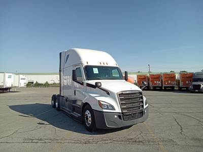 Freightliner Cascadia - 72" Raised Roof Double Bunk Sleeper, Detroit, Automatic, Battery Powered HVAC with Optimized Idle