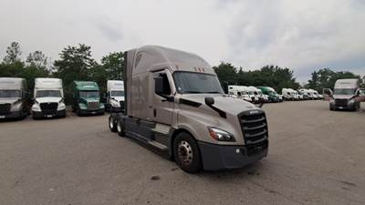 Freightliner Cascadia - 72" Raised Roof Double Bunk Sleeper, Detroit, Automatic, Battery Powered HVAC with Optimized Idle