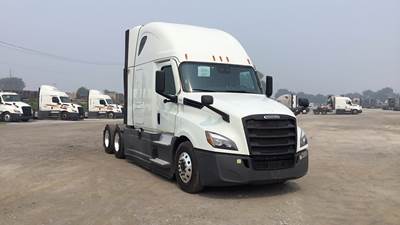 Freightliner Cascadia - 72" Raised Roof Double Bunk Sleeper, Detroit, Automatic, Battery Powered HVAC with Optimized Idle