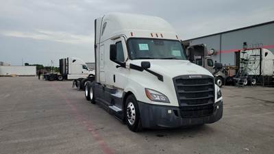 Freightliner Cascadia - 72" Raised Roof Double Bunk Sleeper, Detroit, Automatic, Optimized Idle