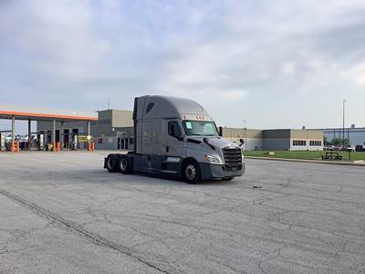 Freightliner Cascadia - 72" Raised Roof Double Bunk Sleeper, Detroit, Automatic, Battery Powered HVAC with Optimized Idle