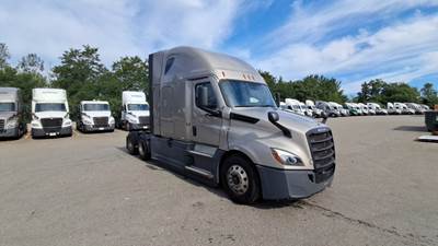 Freightliner Cascadia - 72" Raised Roof Double Bunk Sleeper, Detroit, Automatic, Battery Powered HVAC with Optimized Idle