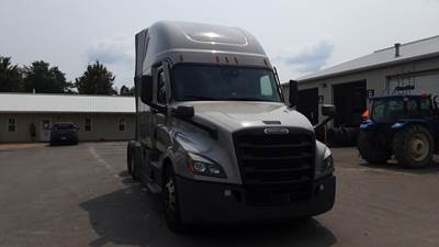 Freightliner Cascadia - 72" Raised Roof Double Bunk Sleeper, Detroit, Automatic, Battery Powered HVAC with Optimized Idle