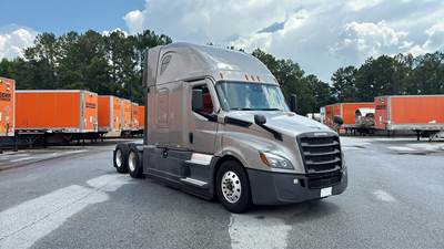 Freightliner Cascadia - 72" Raised Roof Double Bunk Sleeper, Detroit, Automatic, Battery Powered HVAC with Optimized Idle
