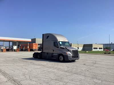 Freightliner Cascadia - 72" Raised Roof Double Bunk Sleeper, Detroit, Automatic, Battery Powered HVAC with Optimized Idle