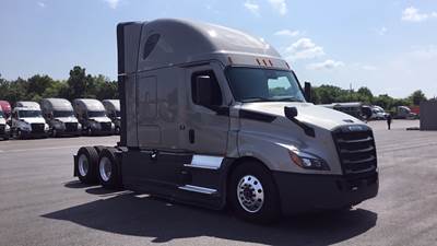 Freightliner Cascadia - 72" Raised Roof Double Bunk Sleeper, Detroit, Automatic, Optimized Idle