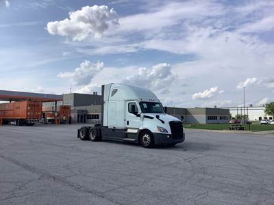 Freightliner Cascadia - 72" Raised Roof Double Bunk Sleeper, Detroit, Automatic, Battery Powered HVAC with Optimized Idle